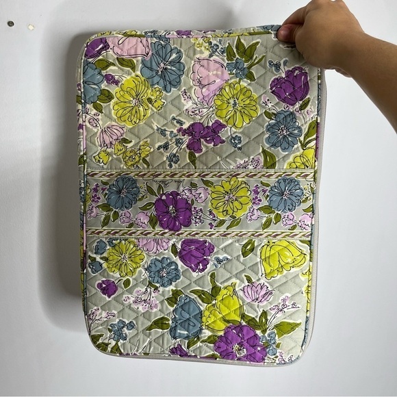 Vera Bradley Laptop Case Floral Quilted Zipper 11.5"X17" Soft Sided - Picture 5 of 5
